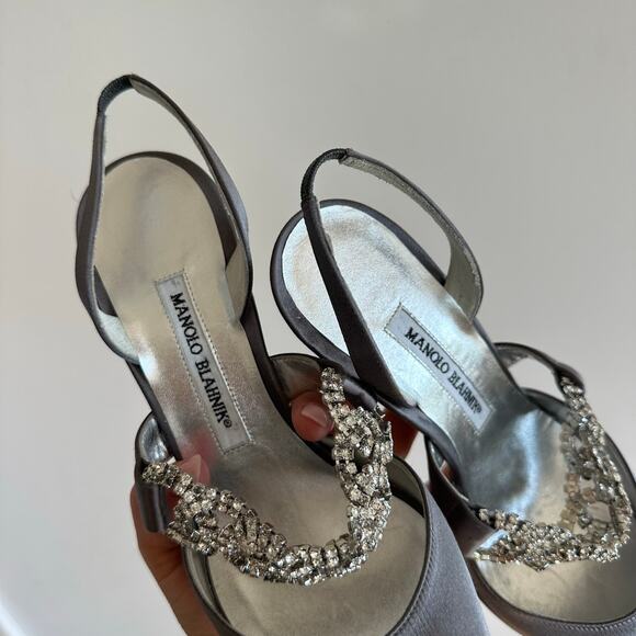 Manolo Blahnik Lurum Satin Crystal Embellished Pumps Gray 38.5 - Picture 7 of 9